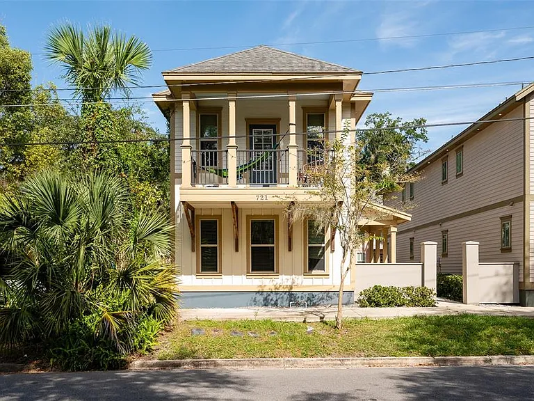 721 NW 10th St #10 — Photo 1