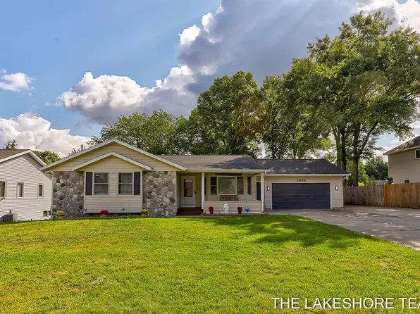 2496 Oak Forest Dr, Holland, MI 49424