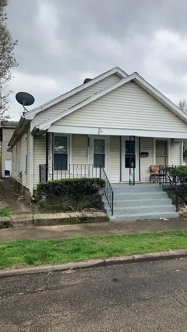 2100-2102 Wayne Ave — Photo 1