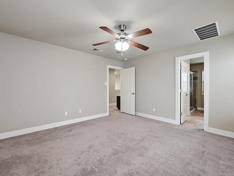 2021 Carlson Dr — Photo 18