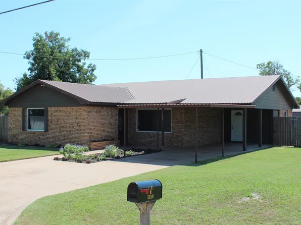 1150 W Eden St, Munday, TX 76371