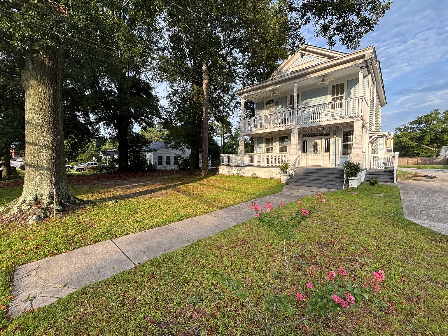 5 bed, 3400 sqft, $4,000 — Photo 1