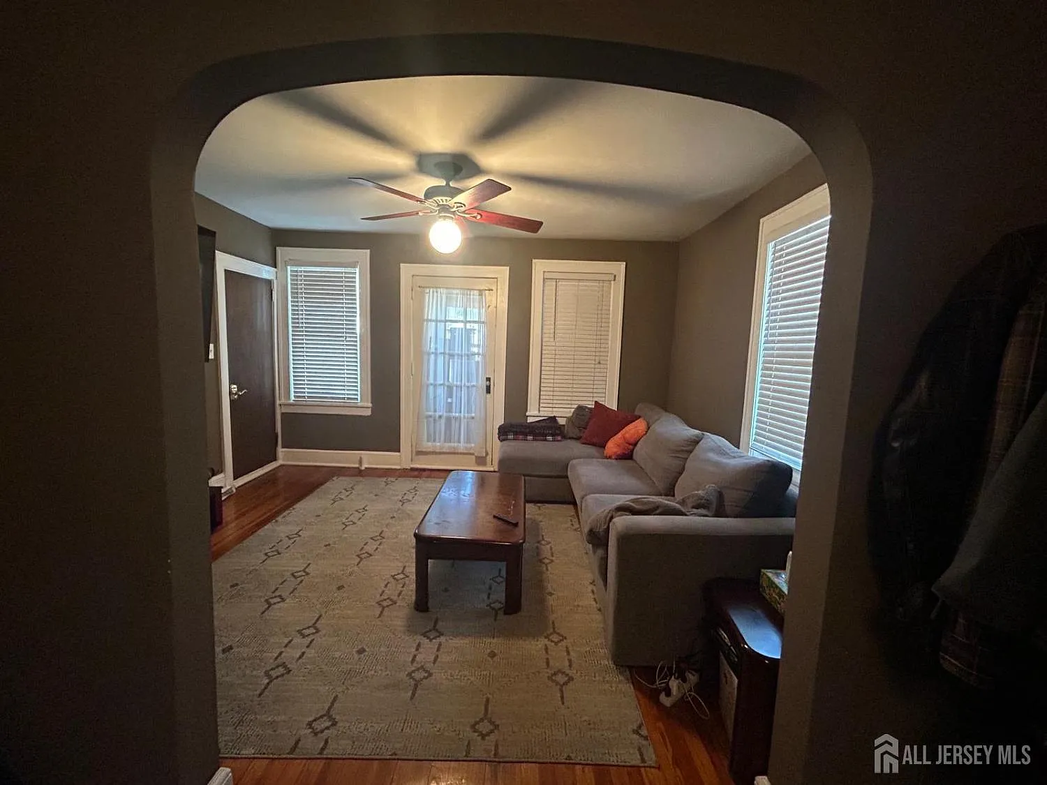 2 bed, 1.0 bath, 1898 sqft, $2,250 — Photo 4