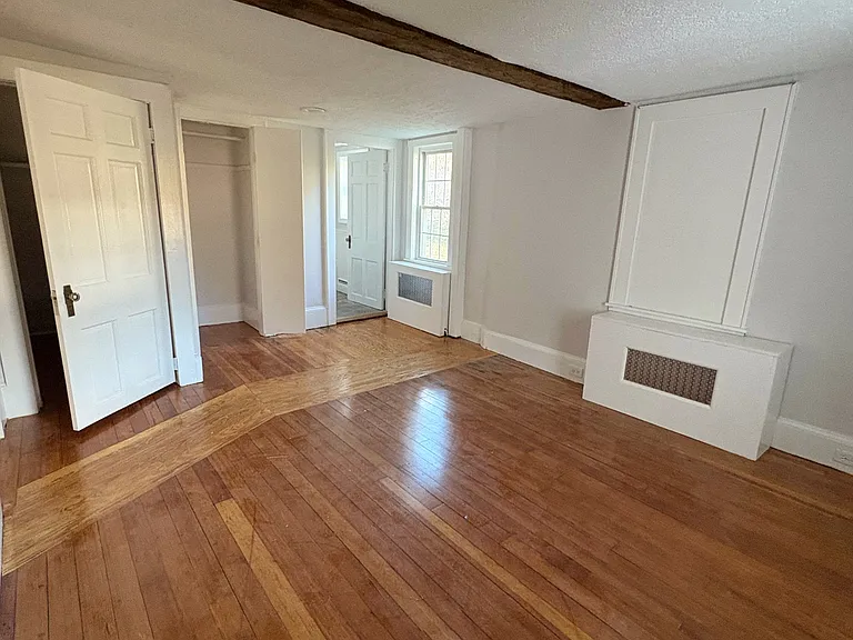 891 Mammoth Rd #A — Photo 8