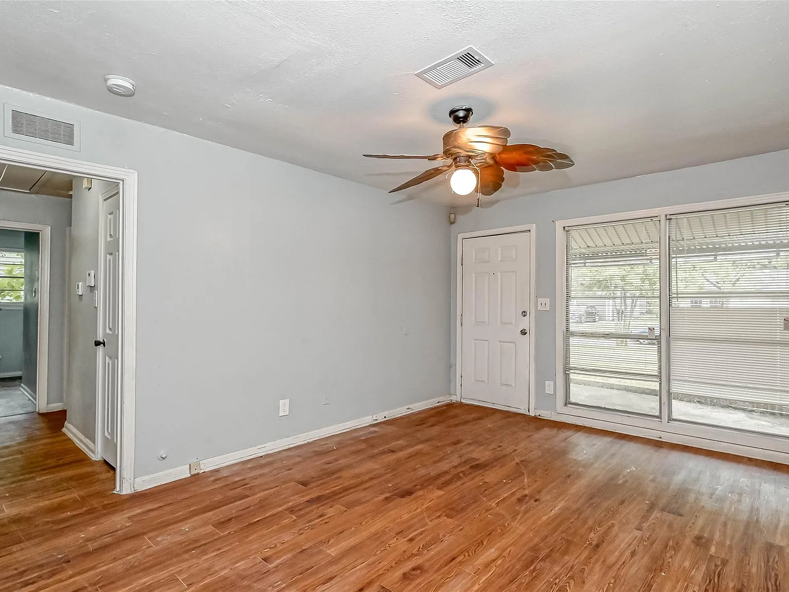 4 bed, 2.0 bath, 1237 sqft, $1,700 — Photo 2