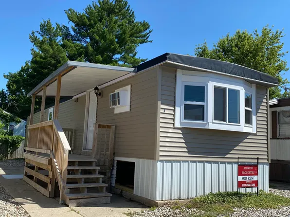 140 W 4th St #8, Avilla, IN 46710