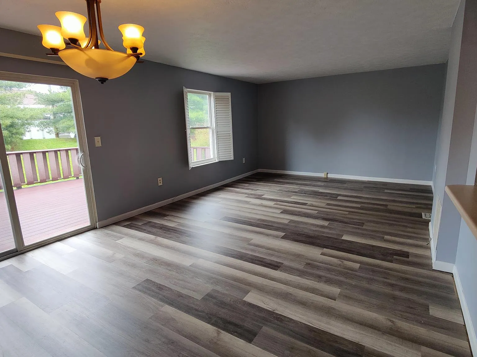 3 bed, 3.5 bath, 1800 sqft, $2,049 — Photo 3