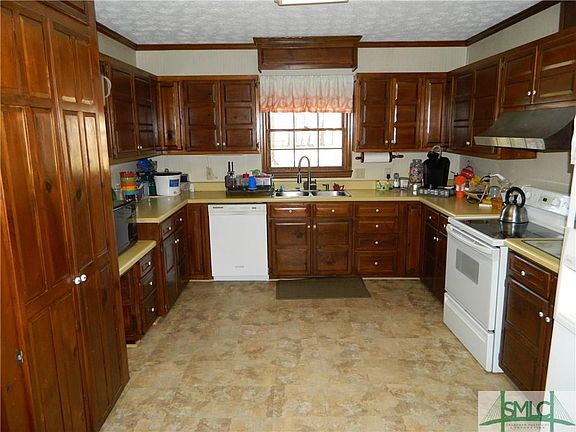 2nd image of 125 Camellia Ave