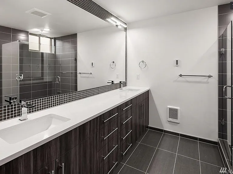 Third level master bathroom