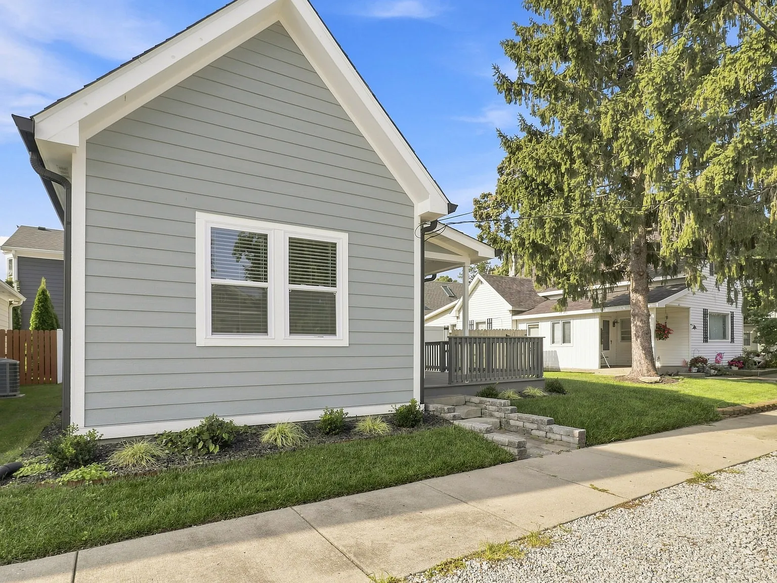3 bed, 1304 sqft, $2,200 — Photo 2