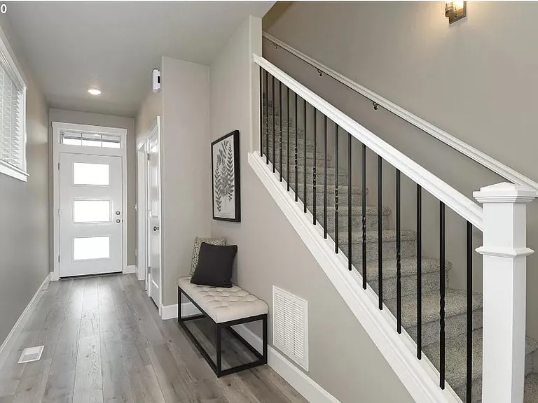 8067 NE Sabo St — Photo 2