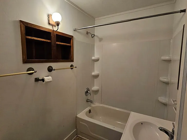 8 N Glenwood Ave — Photo 4