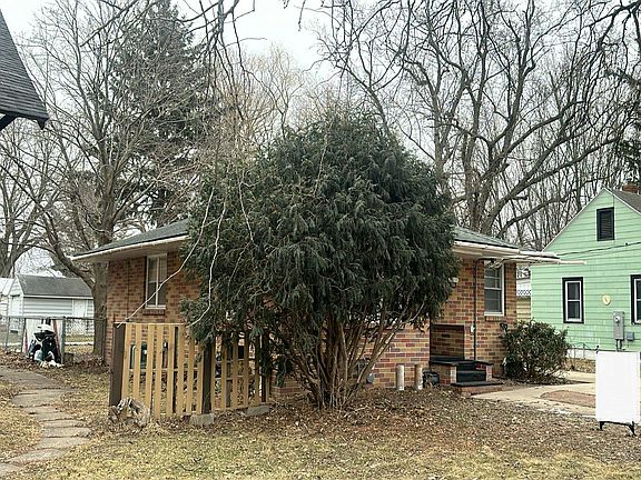 3rd image of 506 12th St NE
