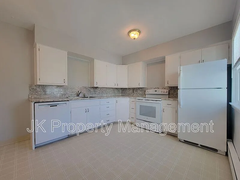 3 bed, 1.5 bath, 1248 sqft, $1,800 — Photo 3