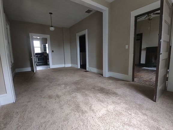 5th image of 430 W Poplar St