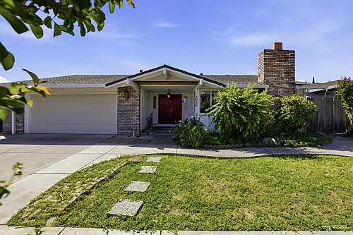 1056 Hacienda Dr Photo 1