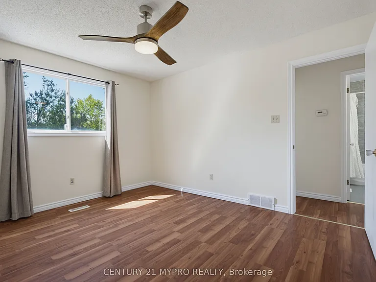143 Ardsley Cres — Photo 17