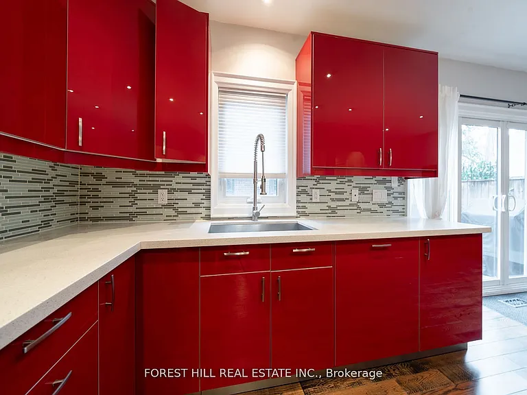 6 Aberdeen Ave — Photo 13