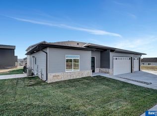 5814 S 94th St, Lincoln, NE 68526