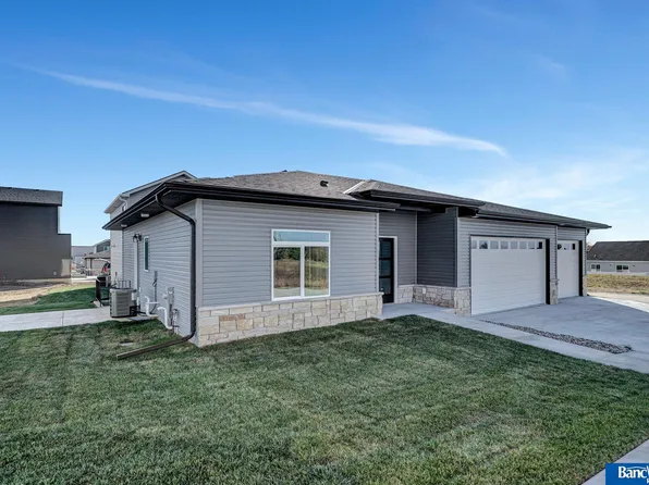 5814 S 94th St, Lincoln, NE 68526