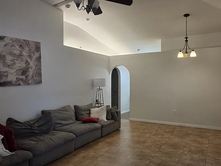 2215 Kingscrest Cir — Photo 3