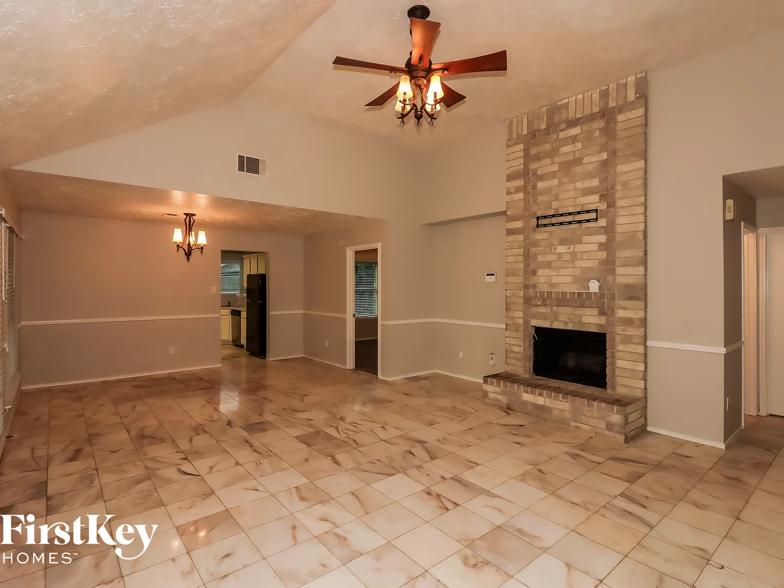 4 bed, 2.0 bath, 1977 sqft, $2,360 — Photo 4