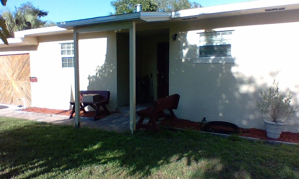 1st image of 956 Alcazar Way S