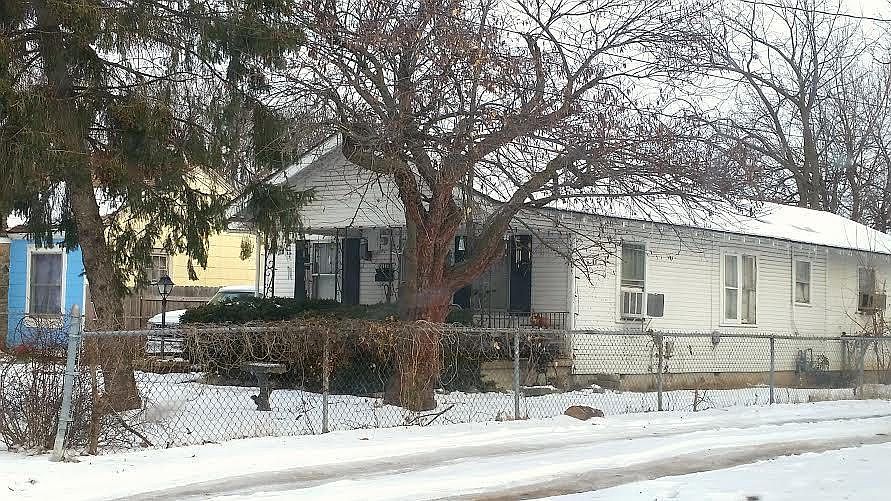 2nd image of 2141 W Elm St