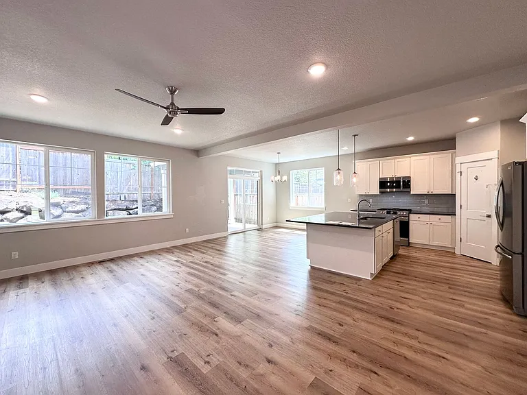 11732 SE Golden Eagle Ln — Photo 4
