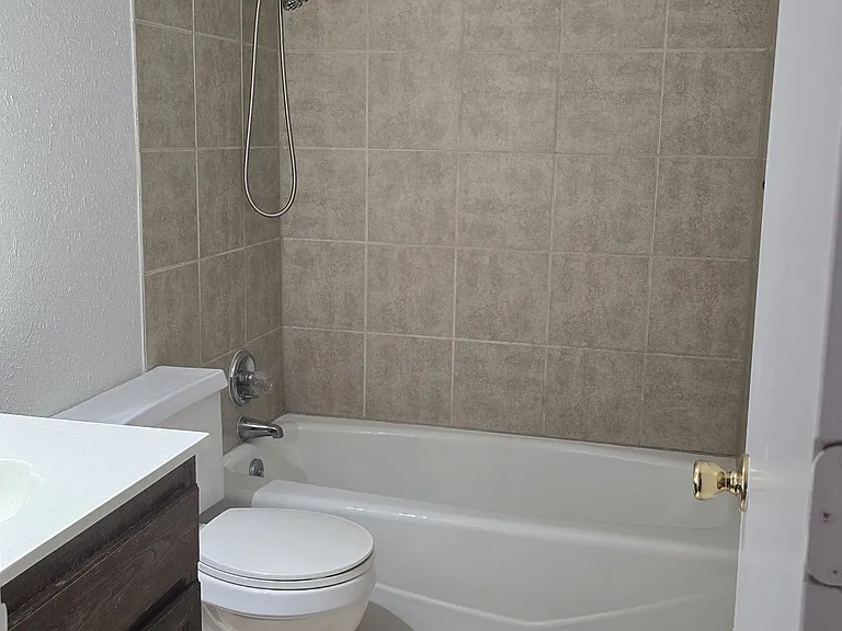 Hall bathroom 6426