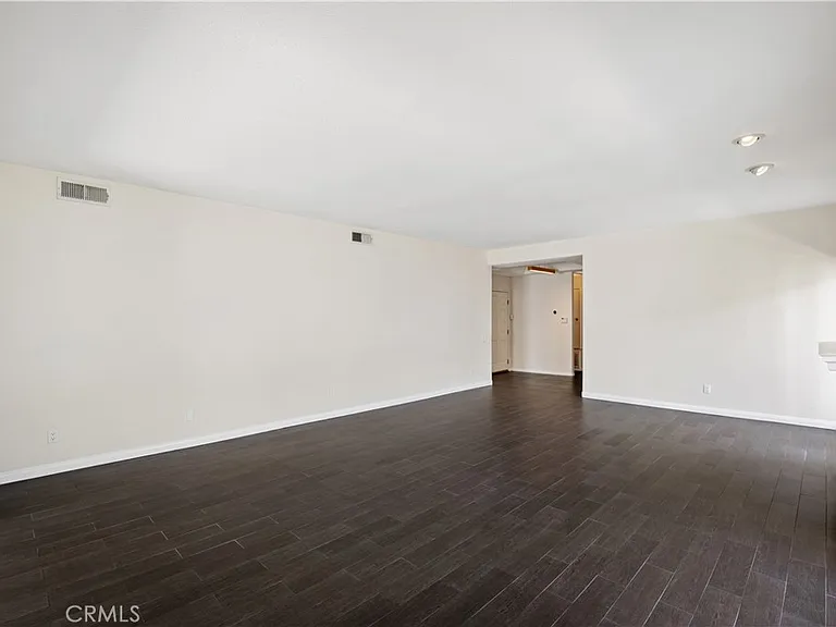 4313 Van Nuys Blvd #203 — Photo 7