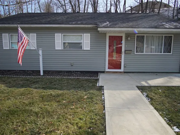 2844 N Meadow St, Natrona Heights, PA 15065