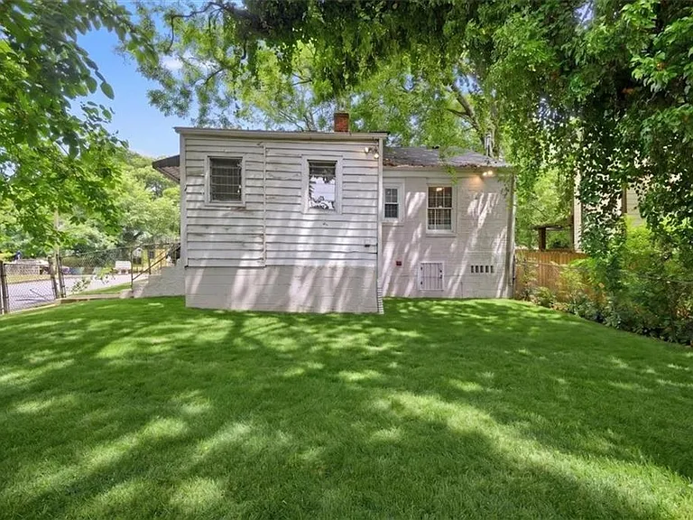 154 Lawton St SW — Photo 23