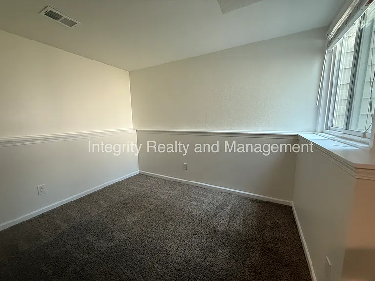 475 Chiswick Cir — Photo 12