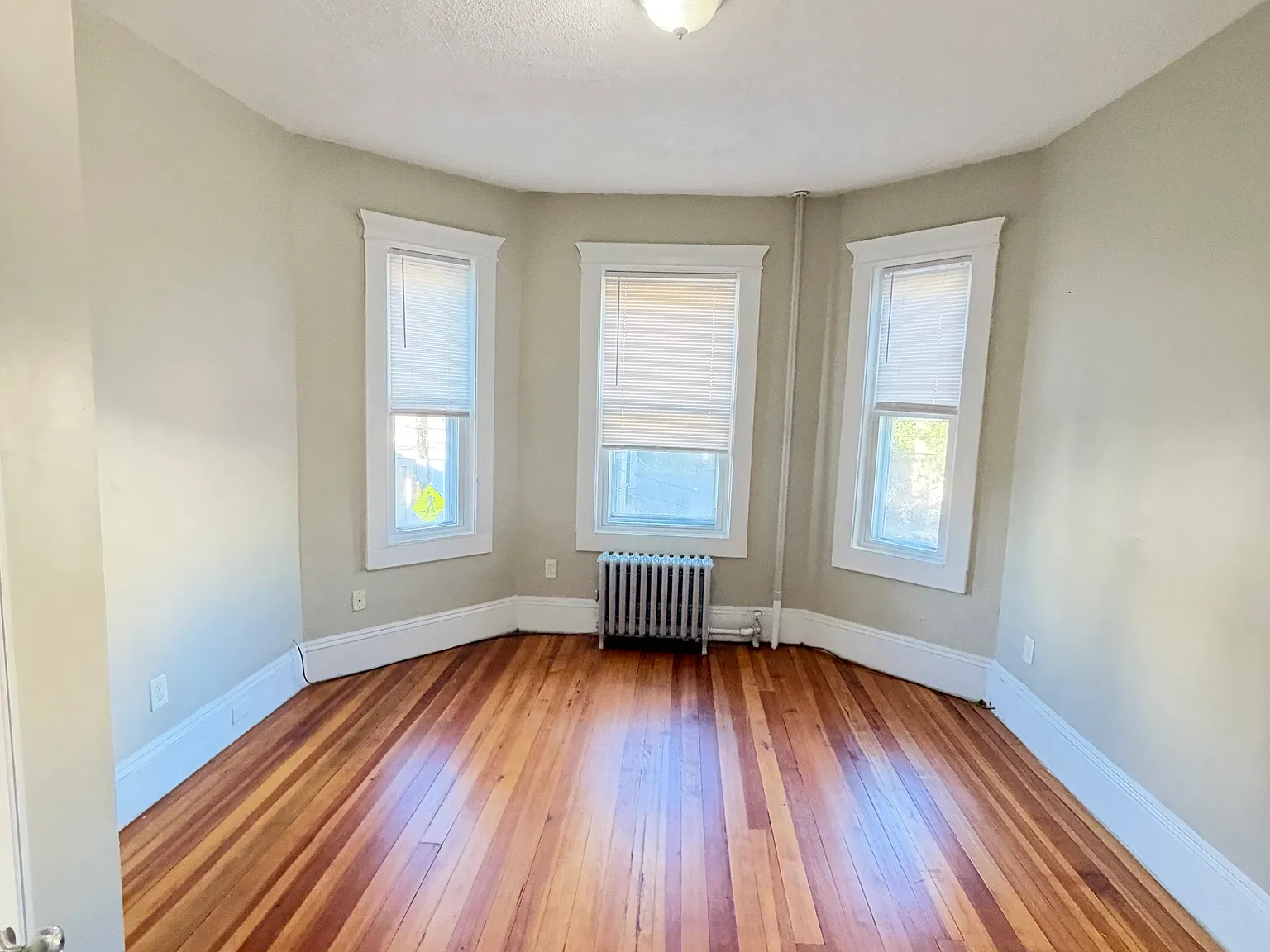 4 bed, 1077 sqft, $3,000 — Photo 2