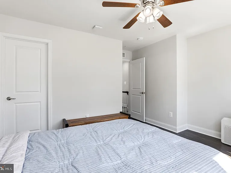 7140 Banbury Dr — Photo 31