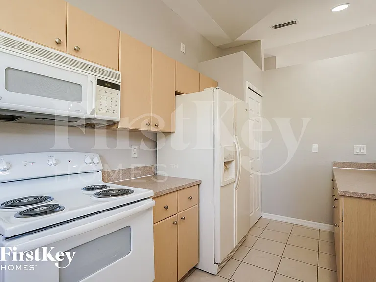 3018 33rd St SW — Photo 6