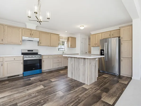 19 Parker Station Rd APT 5, Goffstown, NH 03045