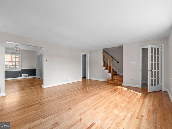 3rd image of 1522 Doxbury Rd