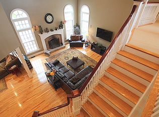 20 Rhodes Dr, Wrentham, MA 02093