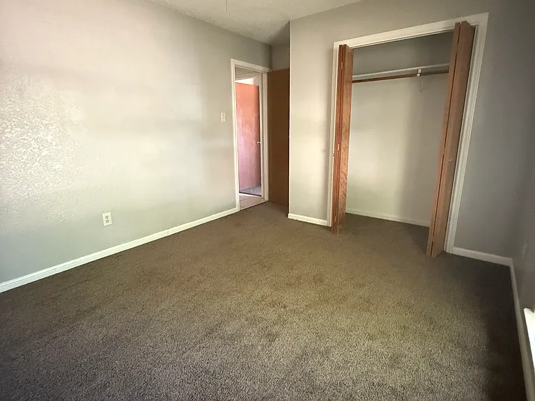 933 Edwards St — Photo 26
