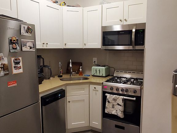 4th image of 293 Graham Ave APT 3F