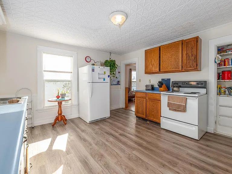 145 Pine St #2 — Photo 10