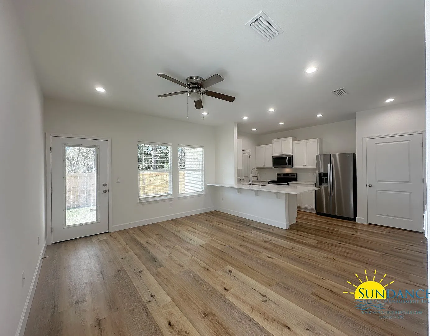 Stunning 3-Bedroom Home with Private Baths & Fenced Yard! — Photo 1