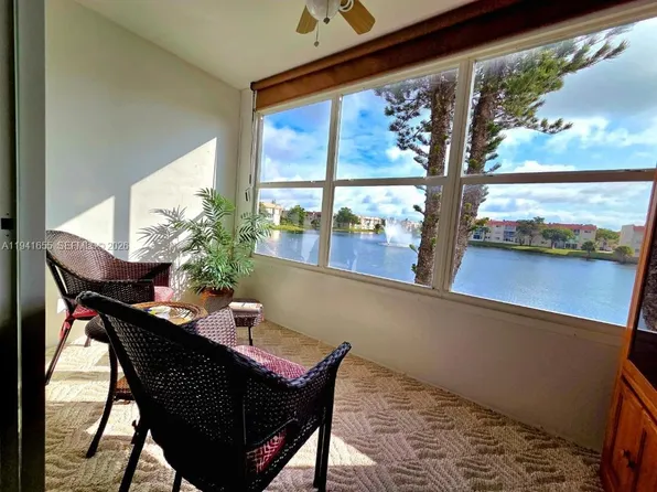 2950 W Sunrise Lakes Dr #208, Fort Lauderdale, FL 33322