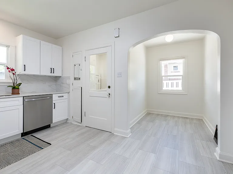 1489 E Michigan Ave — Photo 11