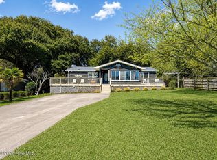 1676 Kings Landing Rd, Hampstead, NC 28443