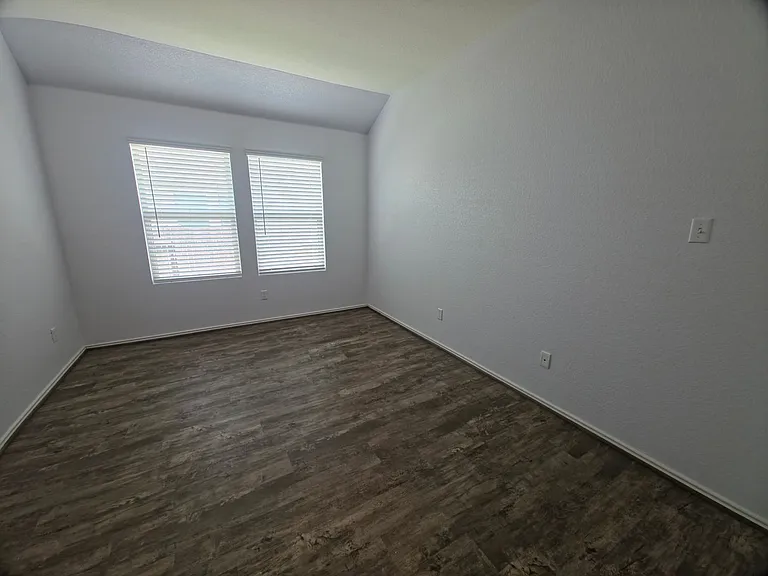 746 Carol Dr — Photo 12
