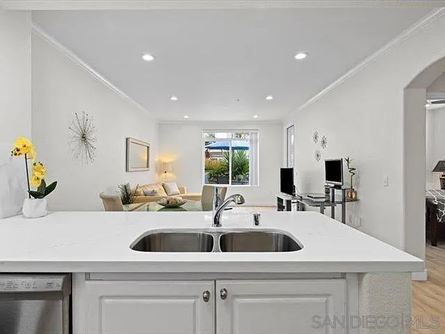 1 bed, 764 sqft, $3,100 — Photo 3