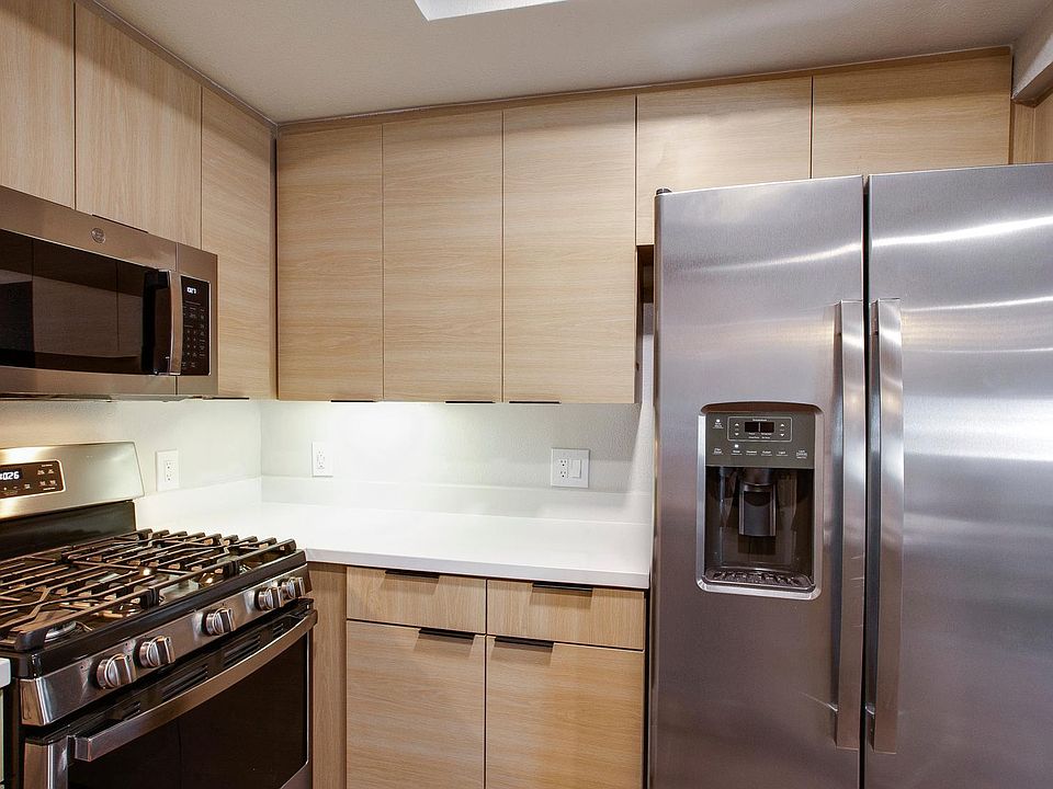 1st image of 7661 Beverly Blvd #305